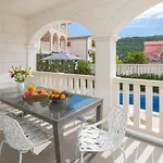 Βίλα Authentica With Heated Pool Grebaštica