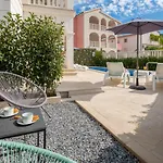 Authentica With Heated Pool Βίλα
