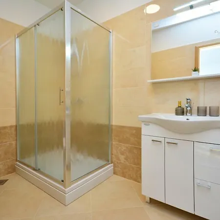 Villa Authentica With Heated Pool