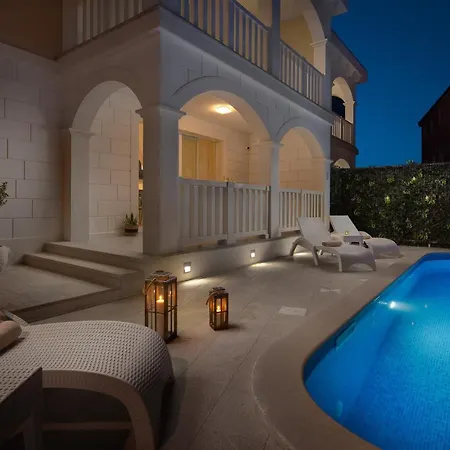 Villa Authentica With Heated Pool Grebaštica