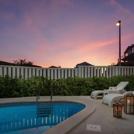 Authentica With Heated Pool Villa