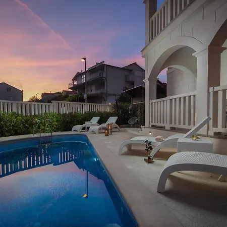 Authentica With Heated Pool * Grebaštica