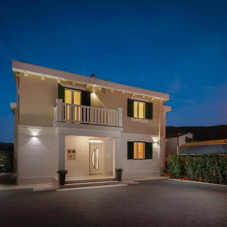 Authentica With Heated Pool * Grebaštica