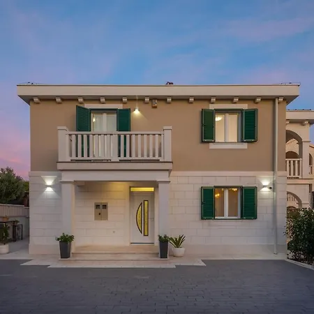 Authentica With Heated Pool *