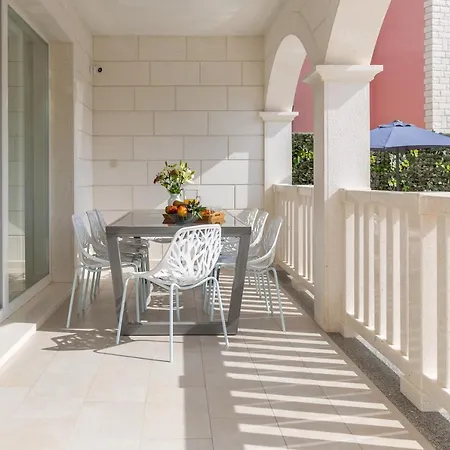 Authentica With Heated Pool Villa *