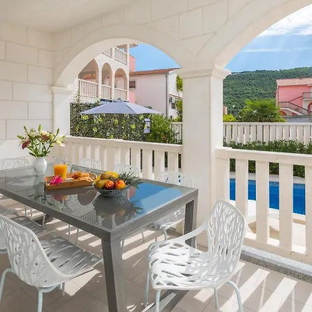 Villa Authentica With Heated Pool Grebaštica