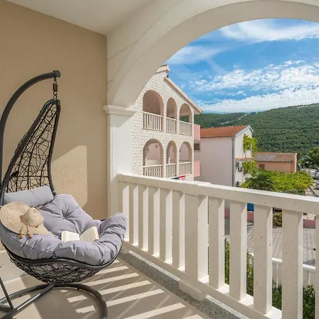 Villa Authentica With Heated Pool Grebaštica