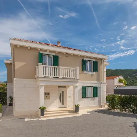 Villa Authentica With Heated Pool Grebaštica