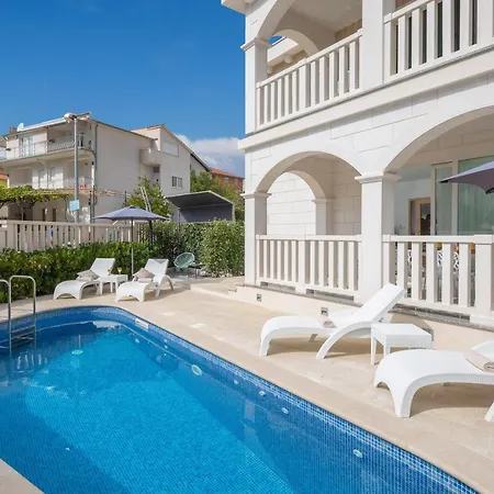 Authentica With Heated Pool * Grebaštica