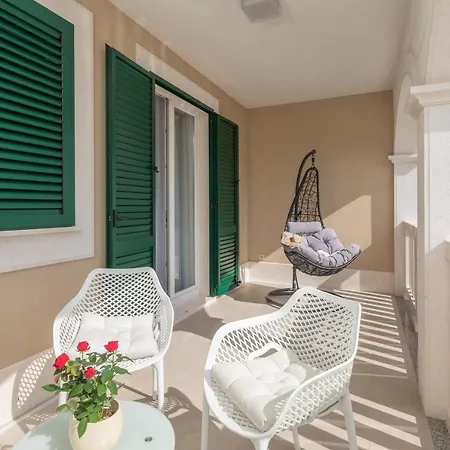 Villa Authentica With Heated Pool *