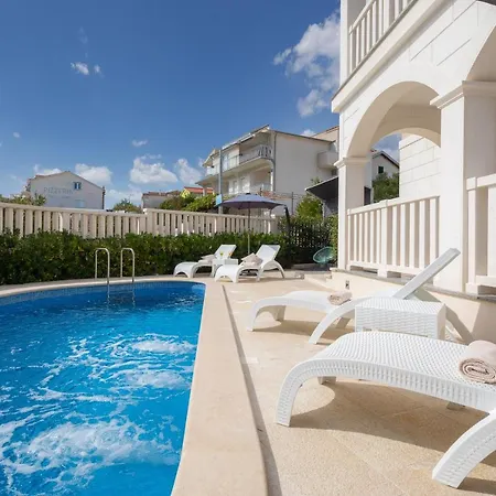 Authentica With Heated Pool * Grebaštica