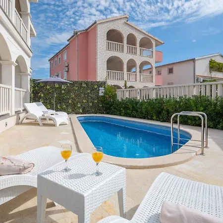 Authentica With Heated Pool *