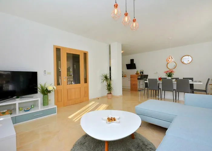 Villa Authentica With Heated Pool