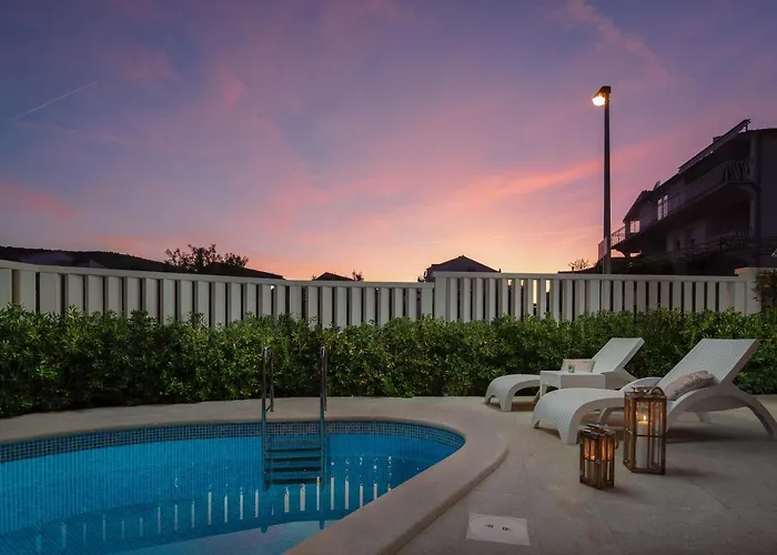 Authentica With Heated Pool Villa