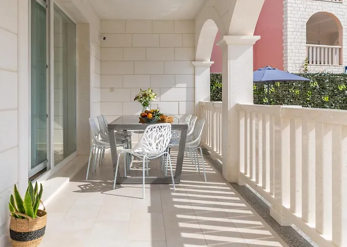 Authentica With Heated Pool Villa *