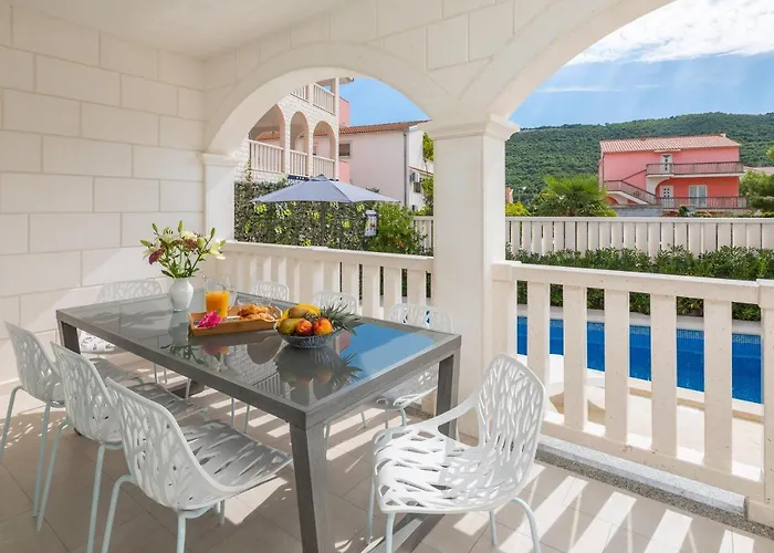 Villa Authentica With Heated Pool Grebaštica